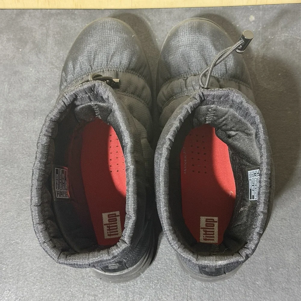 FitFlop Womens Snow Boots Black Puffer Winter Boots US 7.5 Waterproof Cozy